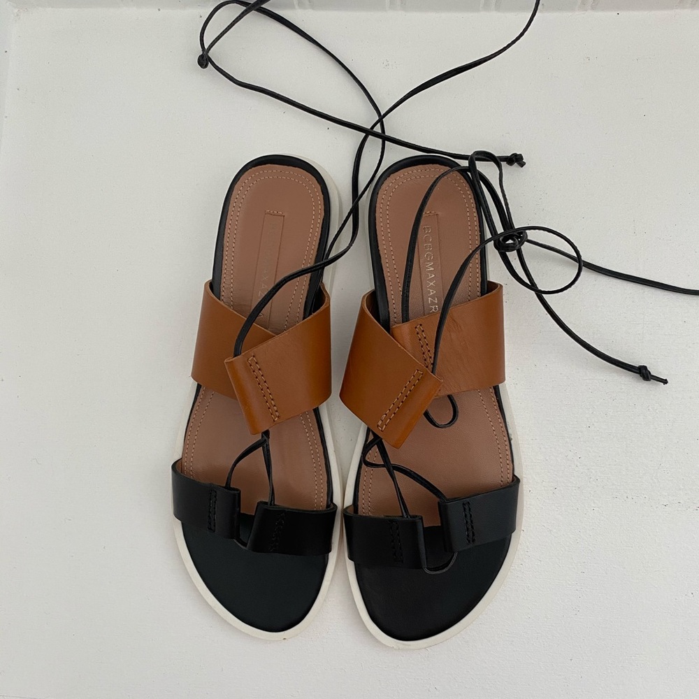BCBGMaxazria- BLACK AND BROWN FLATS-size 38